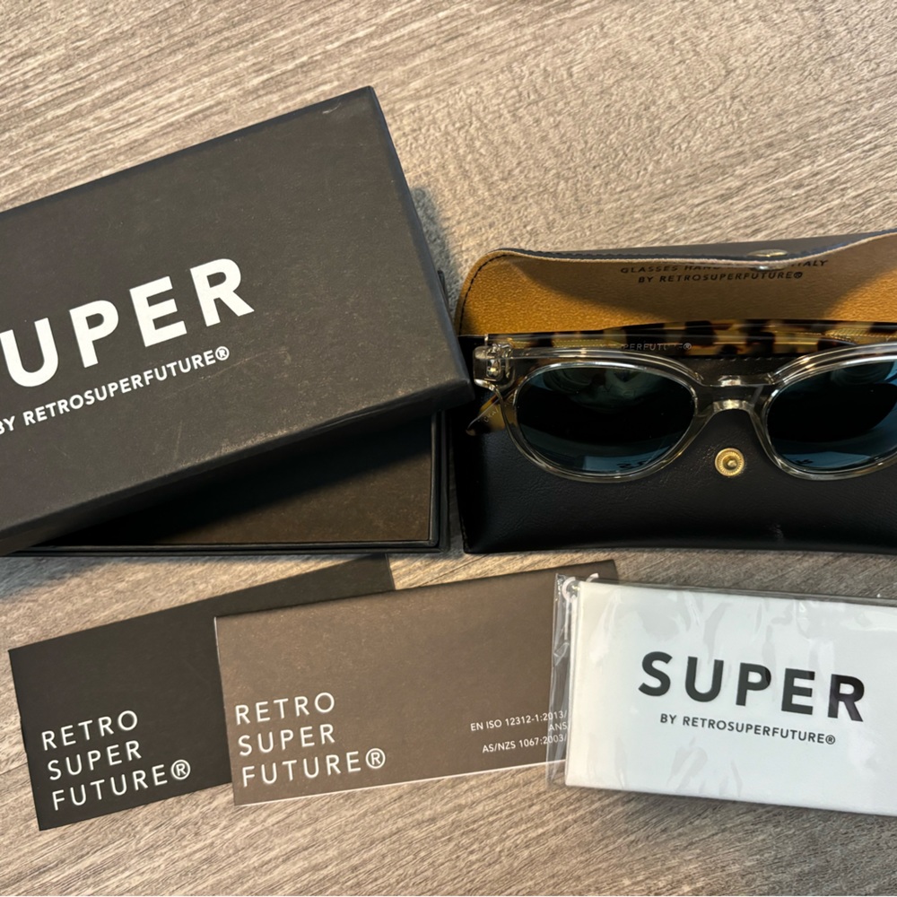 Brand new/never used unisex sunglasses